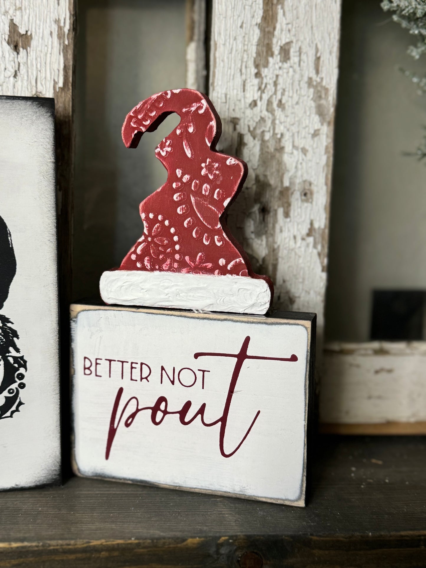 WOOD TEXTURED SANTA HATS