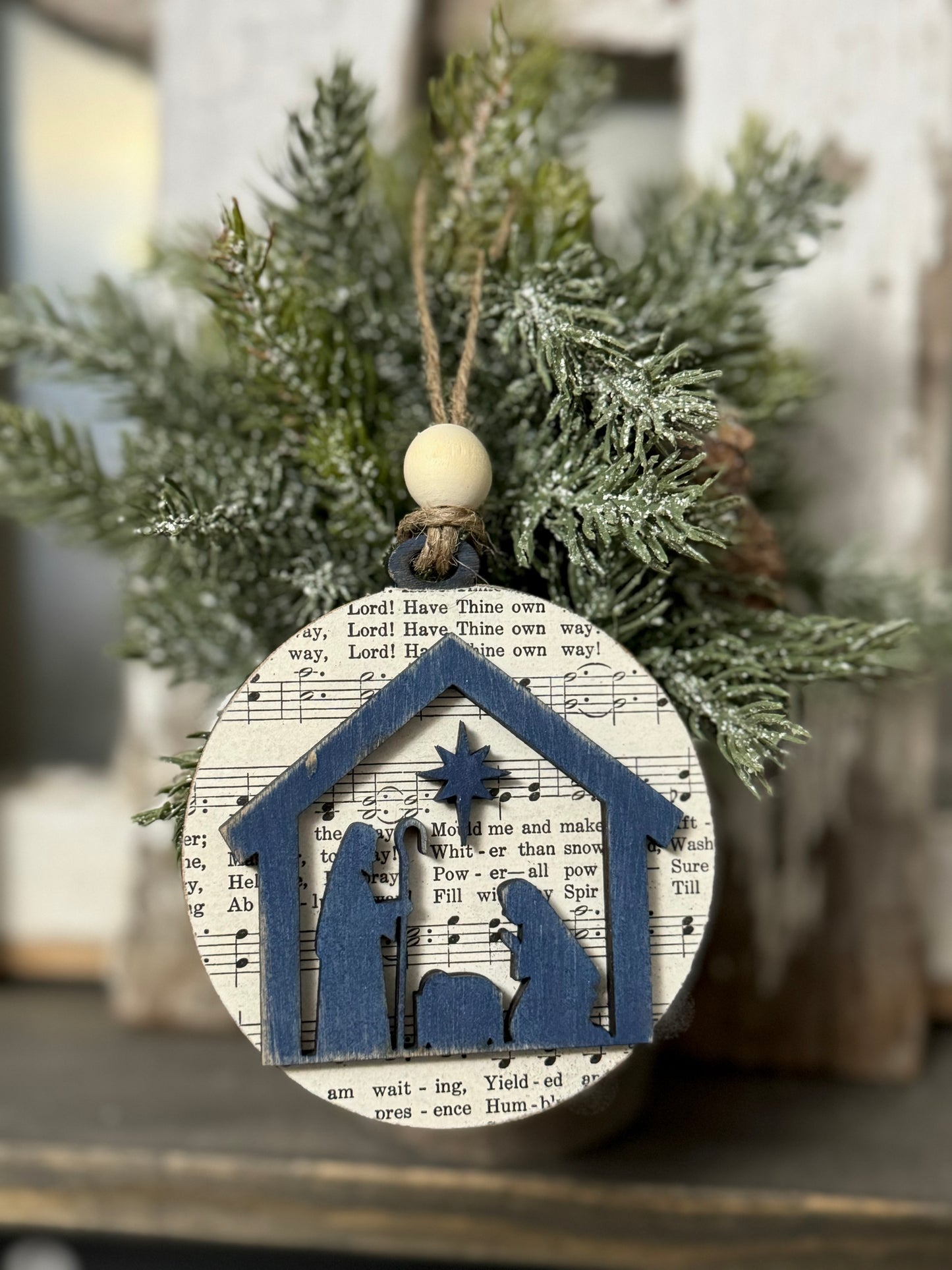 CHRISTMAS ORNAMENT- NATIVITY SCENE ORNAMENT