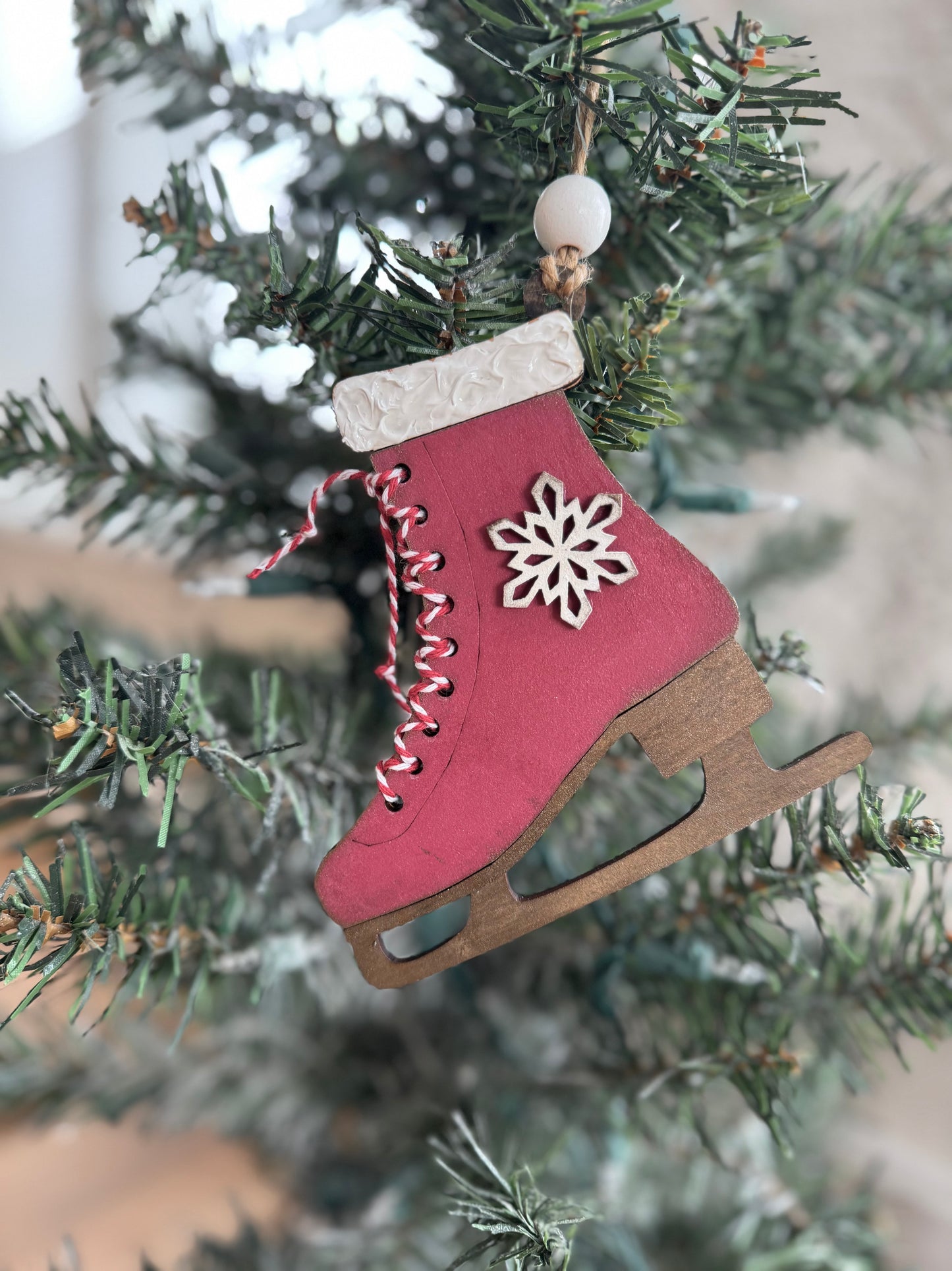 CHRISTMAS ORNAMENT- VINTAGE ICE SKATE ORNAMENT