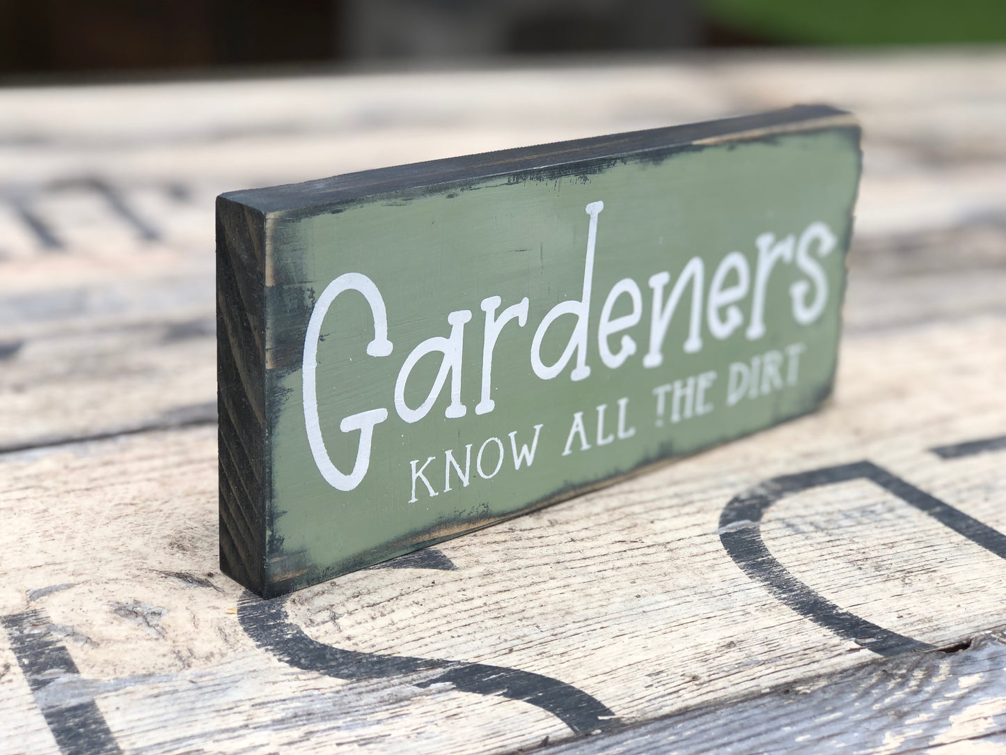 GARDENERS KNOW ALL THE DIRT -WOOD SIGN