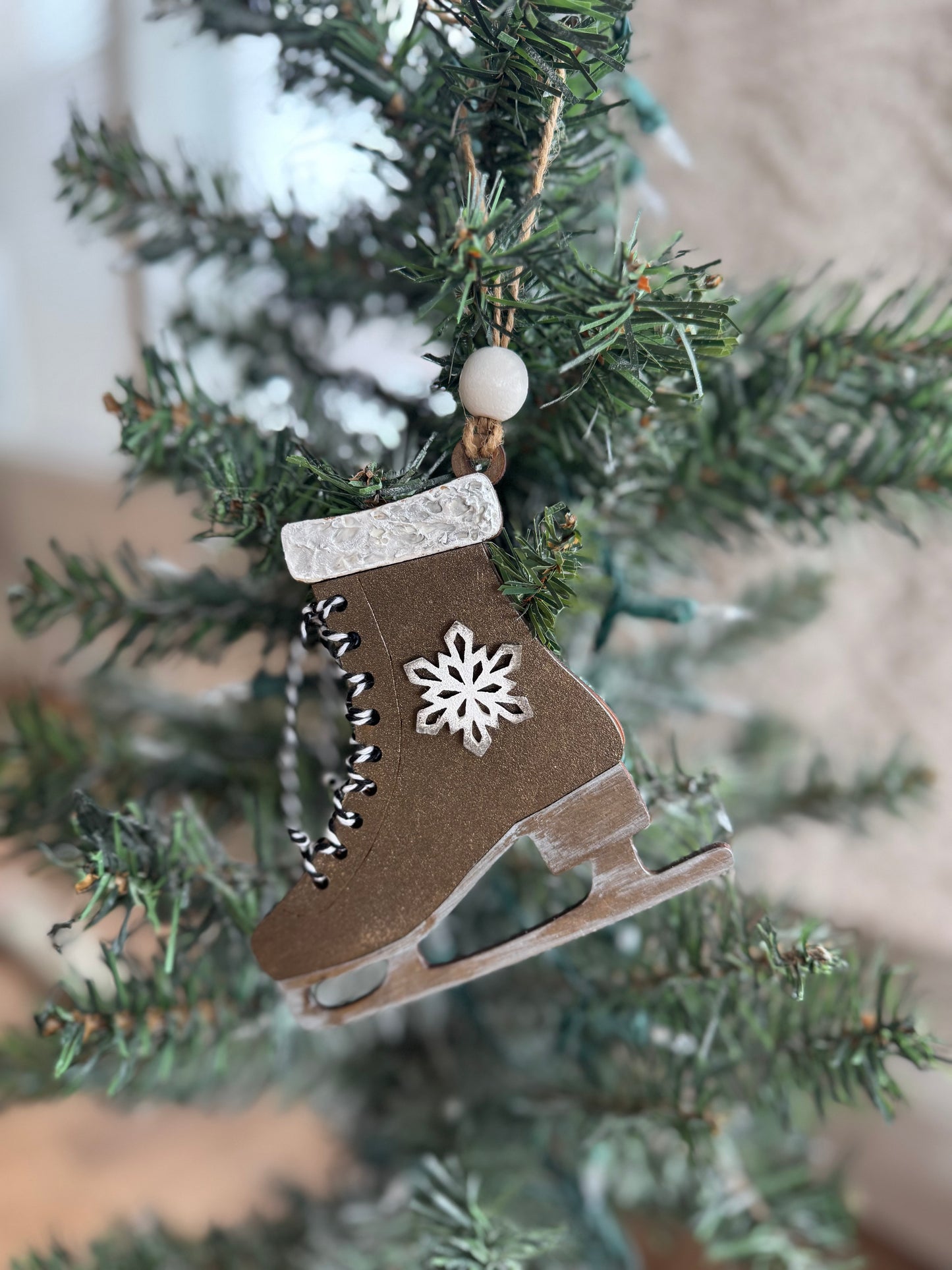 CHRISTMAS ORNAMENT- VINTAGE ICE SKATE ORNAMENT