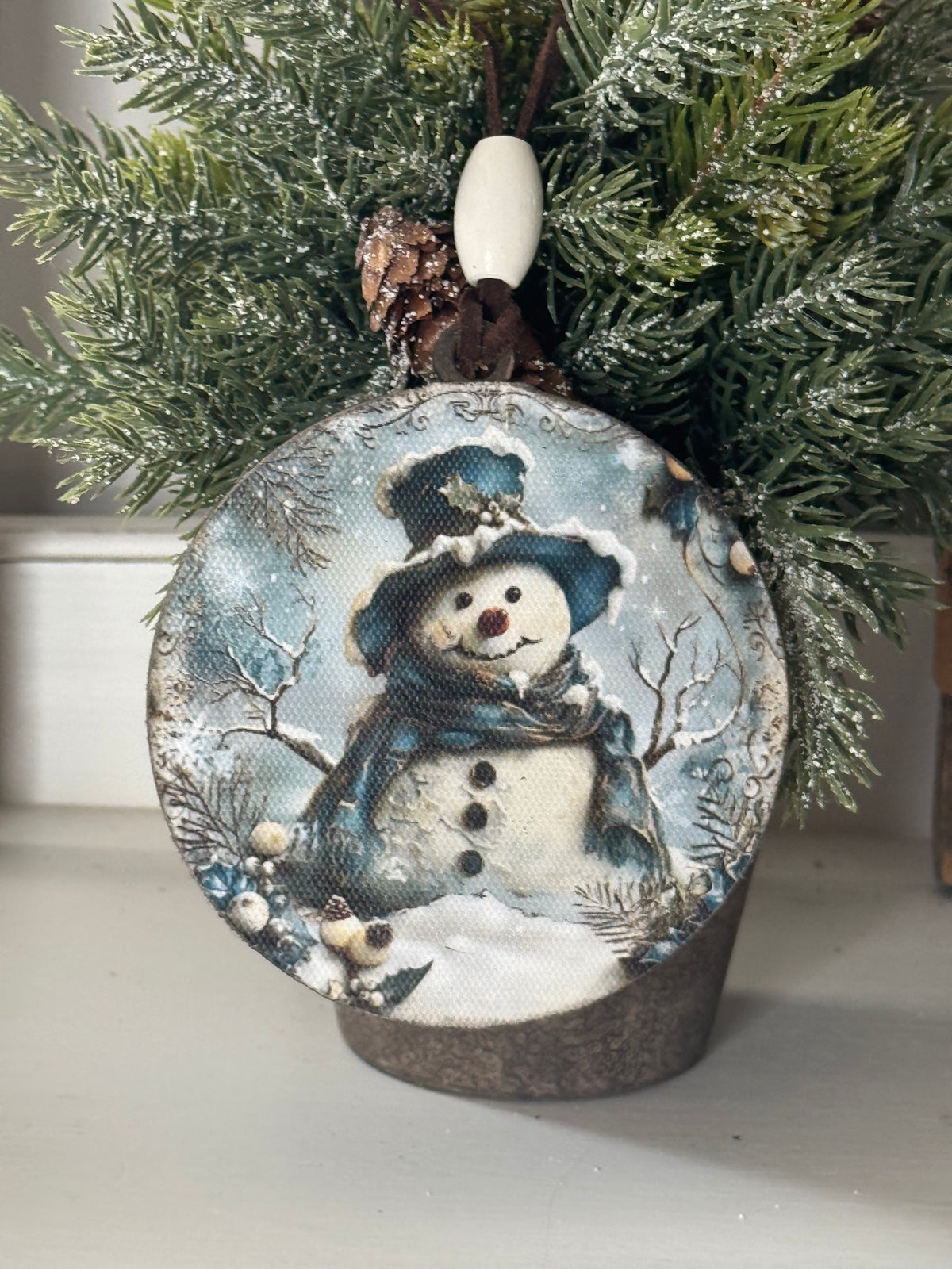 CHRISTMAS ORNAMENT- ADORABLE COZY COUNTRY ORNAMENT