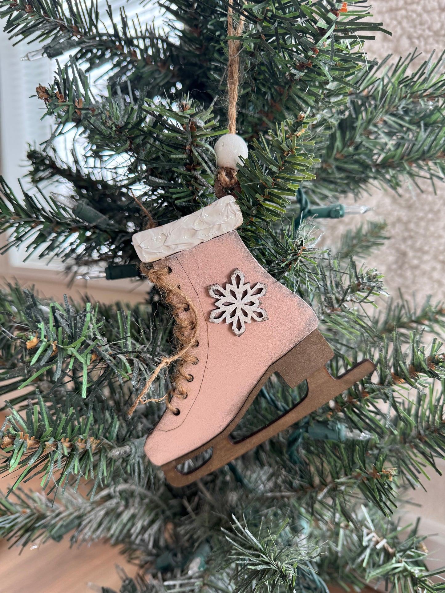 CHRISTMAS ORNAMENT- VINTAGE ICE SKATE ORNAMENT