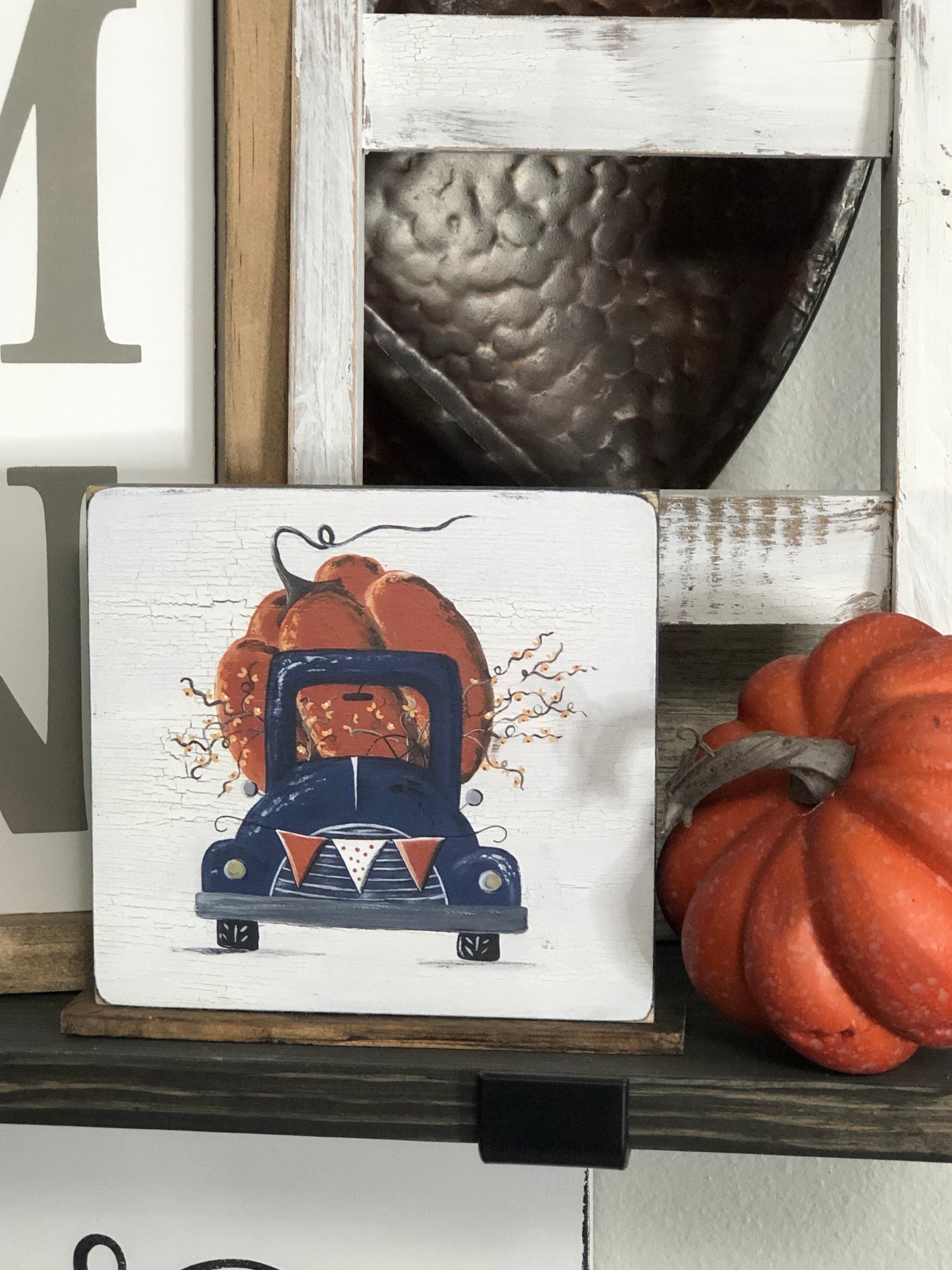 TRUCK -5.5 IN NAVY TRUCK WITH PUMPKIN PRINT ON STAND - WOOD SIGN
