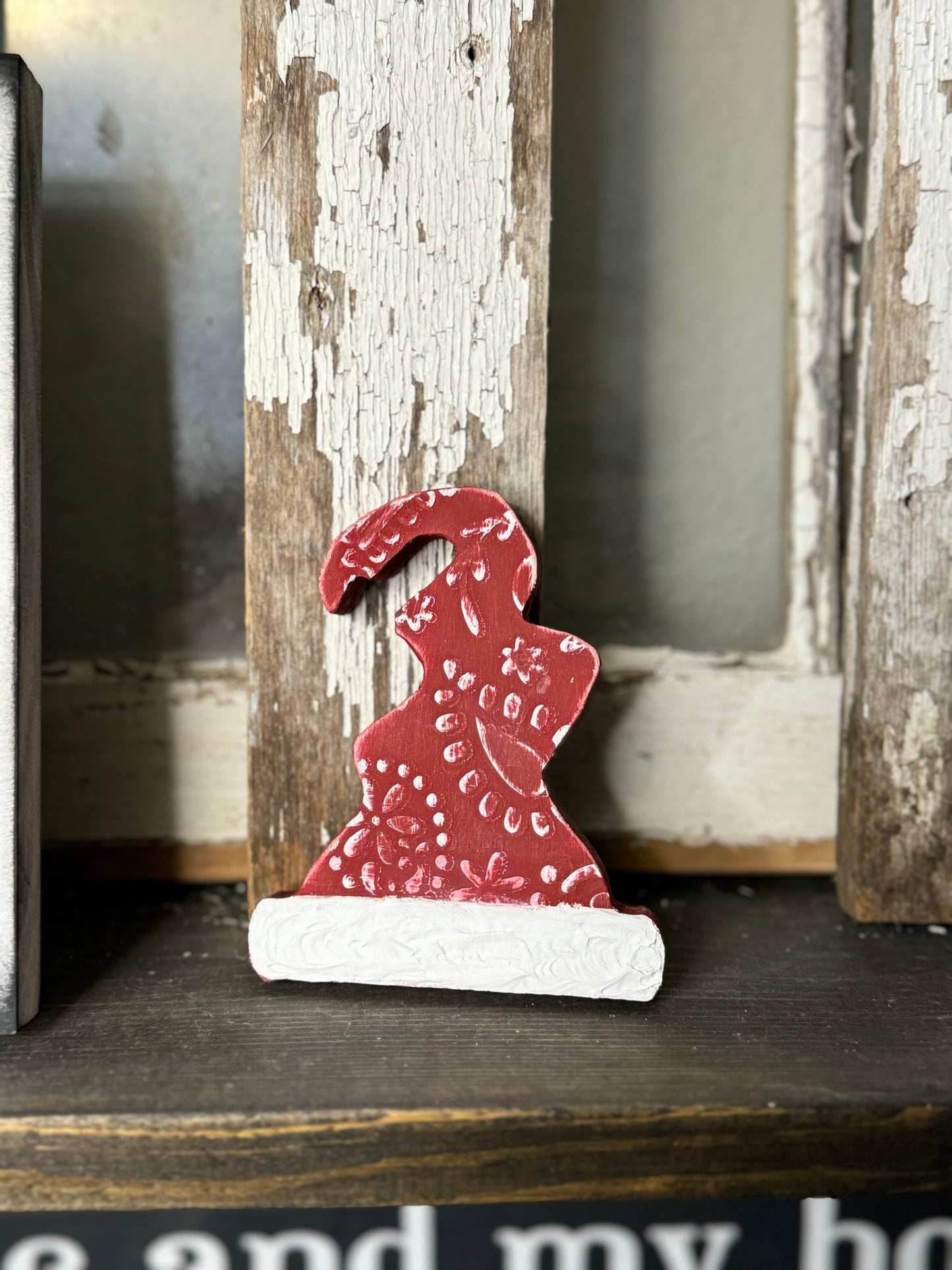 WOOD TEXTURED SANTA HATS