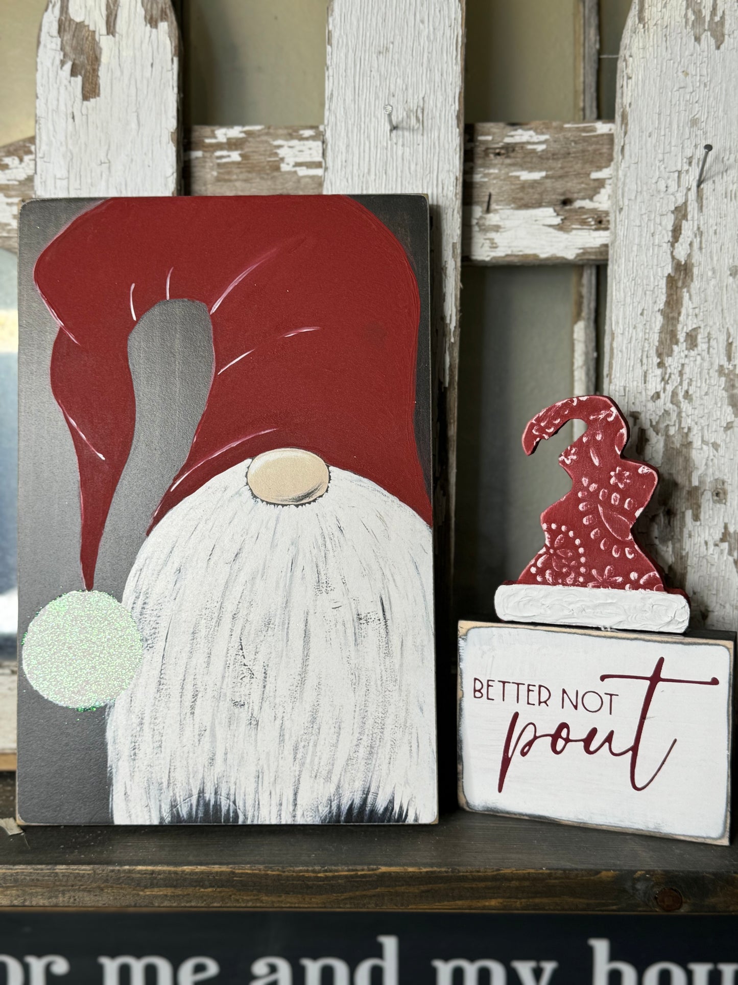 WOOD TEXTURED SANTA HATS
