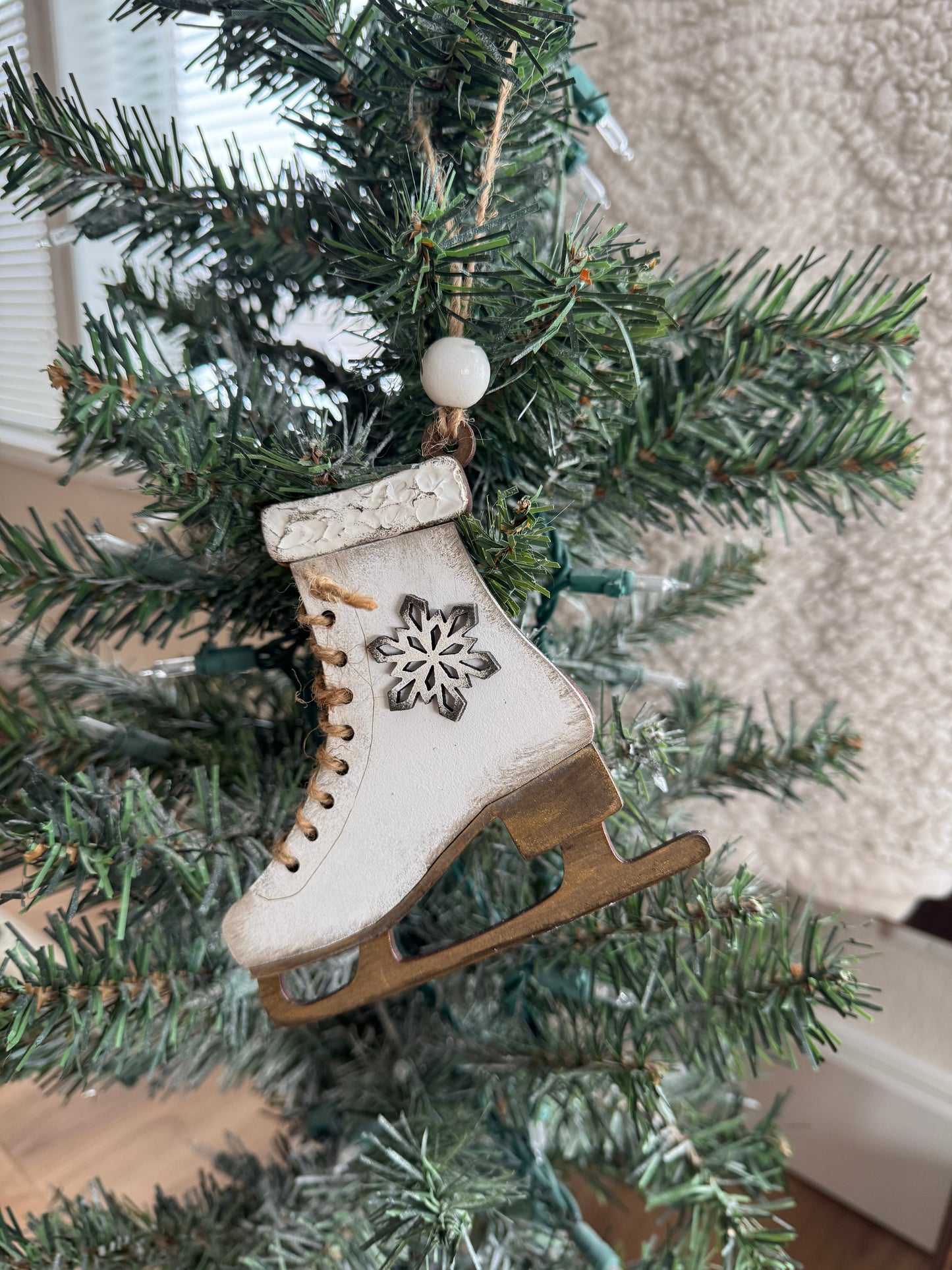 CHRISTMAS ORNAMENT- VINTAGE ICE SKATE ORNAMENT
