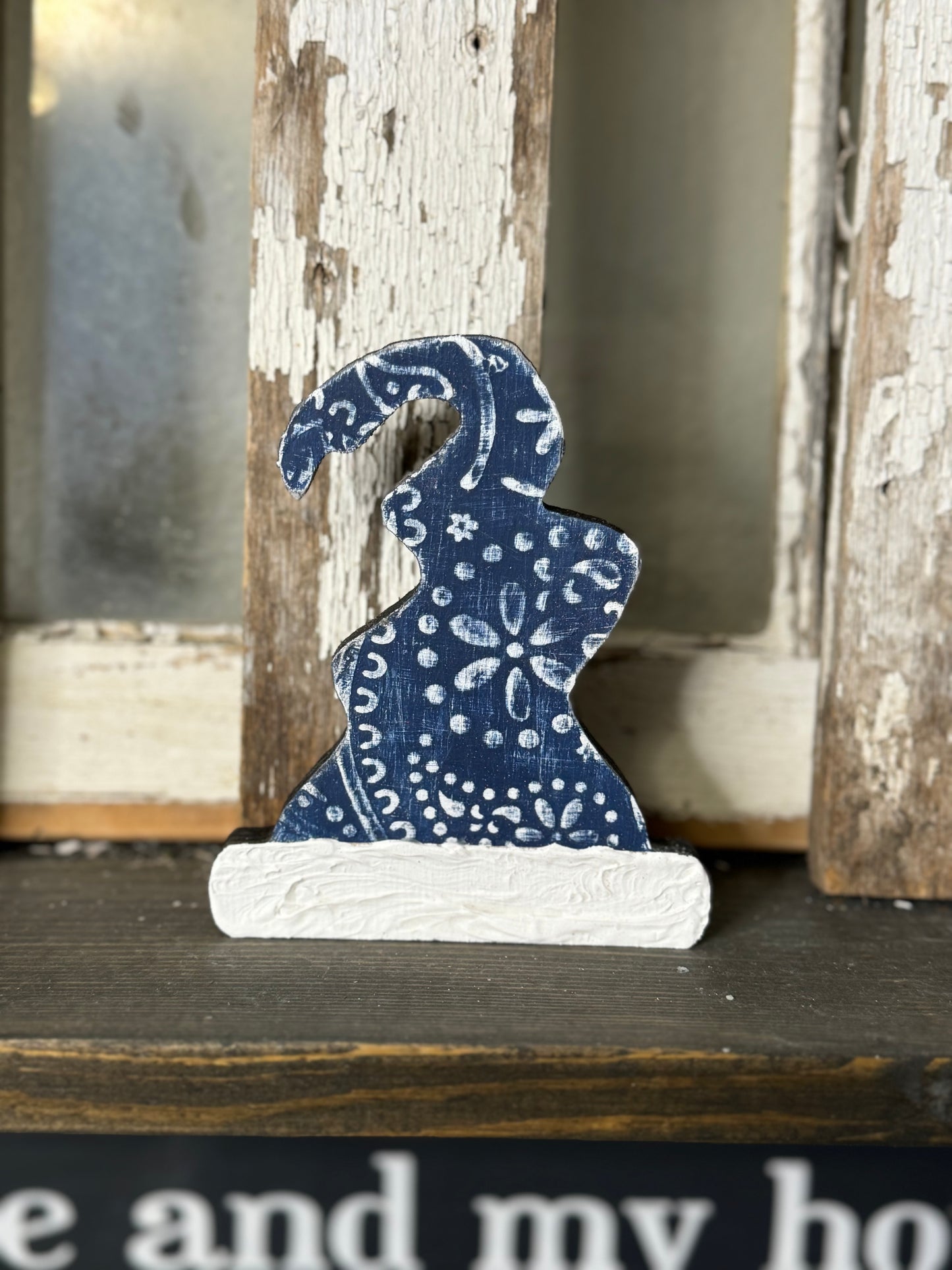 WOOD TEXTURED SANTA HATS